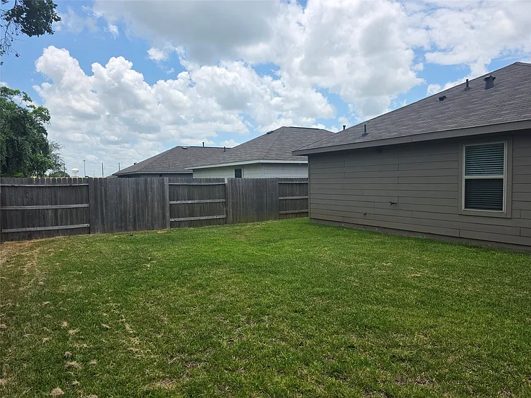 314 Riverwood Village Ln — Photo 26