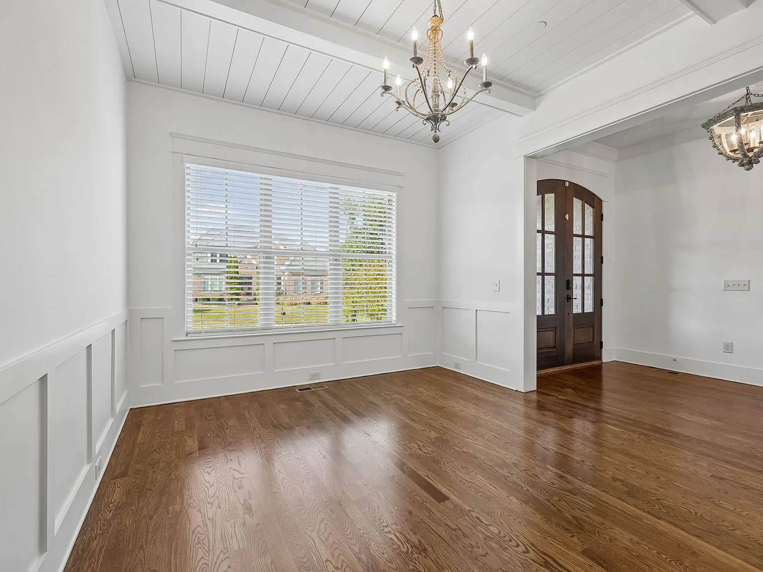 5 bed, 5106 sqft, $7,500 — Photo 2