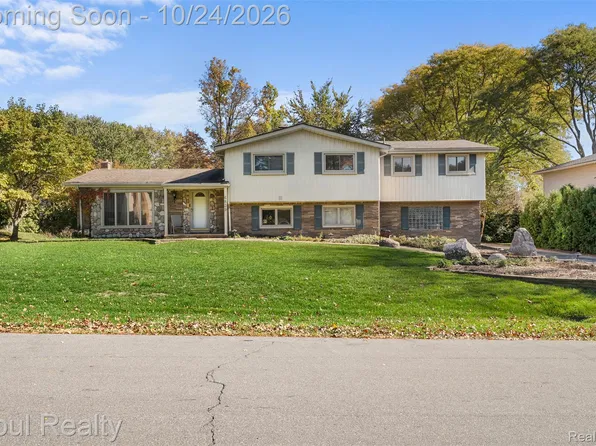 6839 White Pine Dr, Bloomfield Hills, MI 48301
