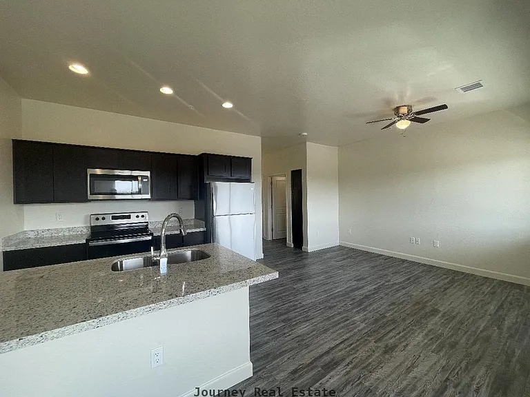 1668 W Iron Springs Rd Building 1 — Photo 3