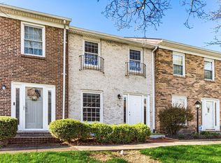 619 Dlyn St, Columbus, OH 43228