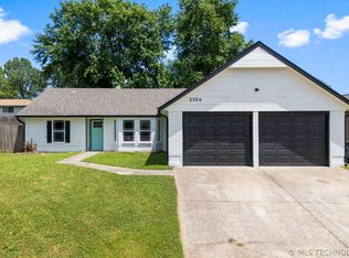 2320 SW Quail Run Dr, Claremore, OK 74019