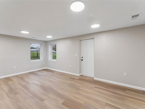5th image of 217 W 83rd Ter
