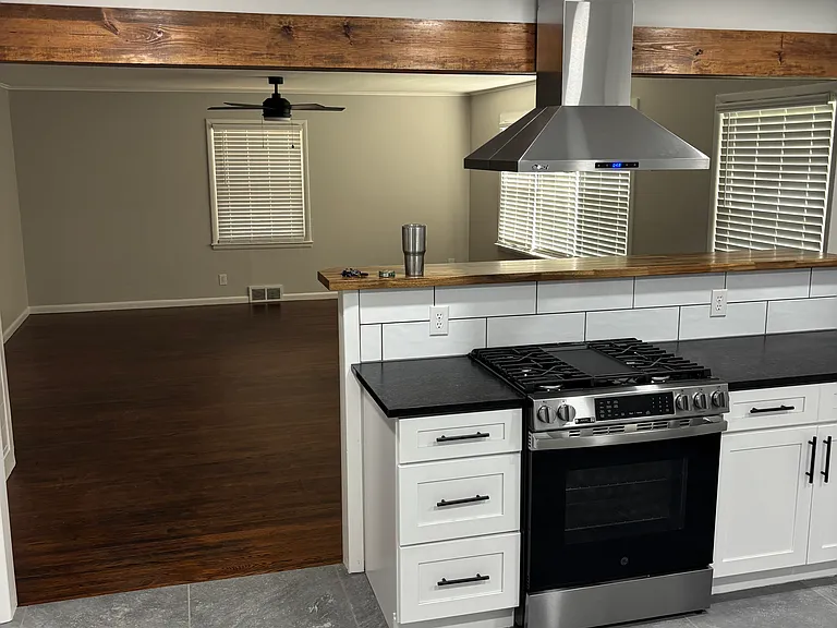 5202 S New Haven Ave — Photo 3
