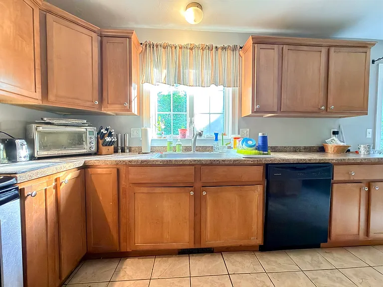215 Main St — Photo 11