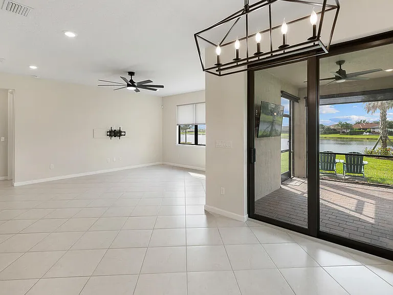 471 SE Vallarta Dr — Photo 11