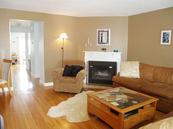 Living Room w/fireplace