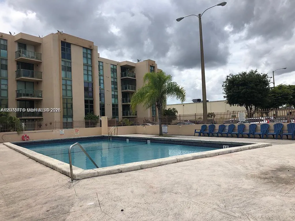 Coral Towers Condo — Photo 2