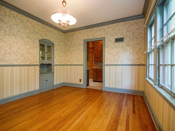 5th image of 719 N Oak Park Ave