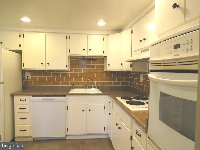 15310 Annapolis Rd — Photo 6