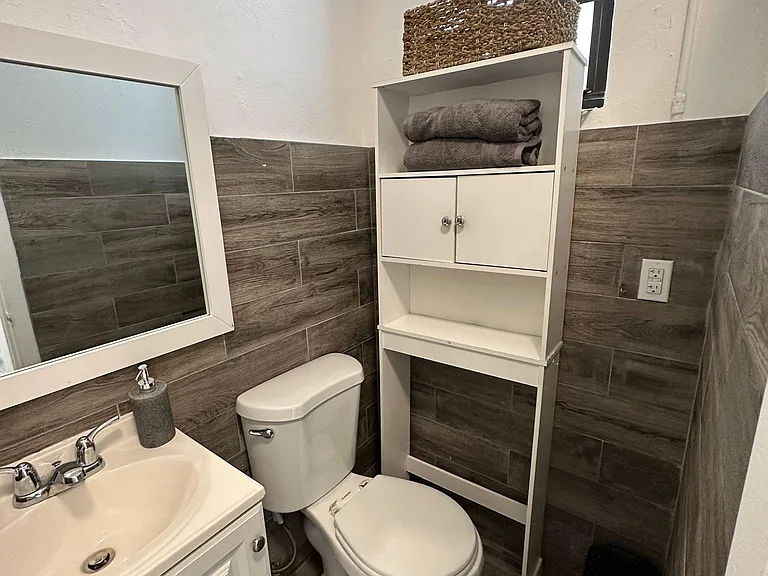 2902 SW 23rd St — Photo 9