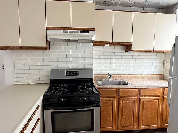 4th image of 2720 Kennedy Blvd #1