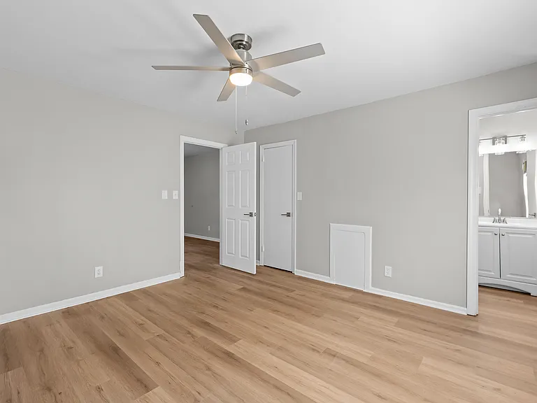 1314 Little Bay Ave #5 — Photo 6