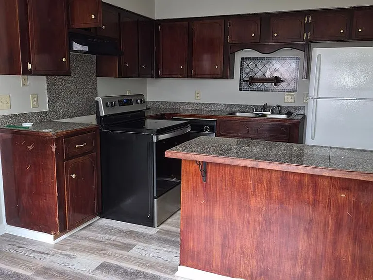 242 Garden Cir — Photo 10