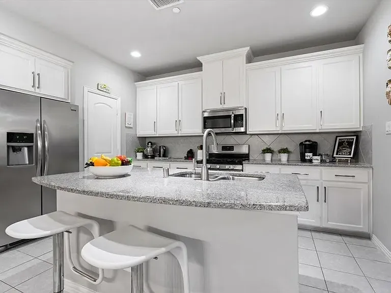 4433 Blackjack Oak Dr — Photo 2