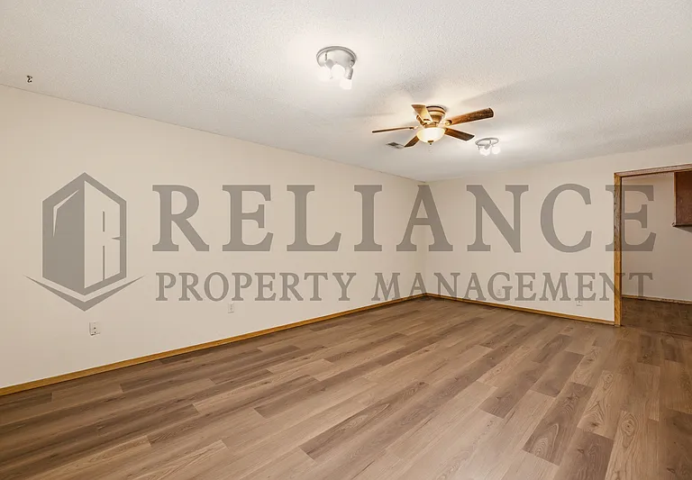 516 N Lakeside Dr — Photo 39