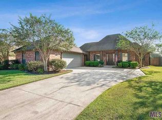 13486 Williamsburg Dr, Walker, LA 70785