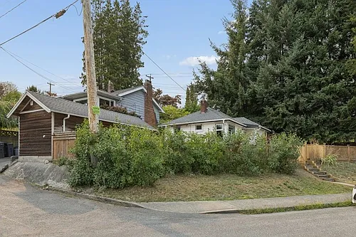 432 8th Ave E Photo 1