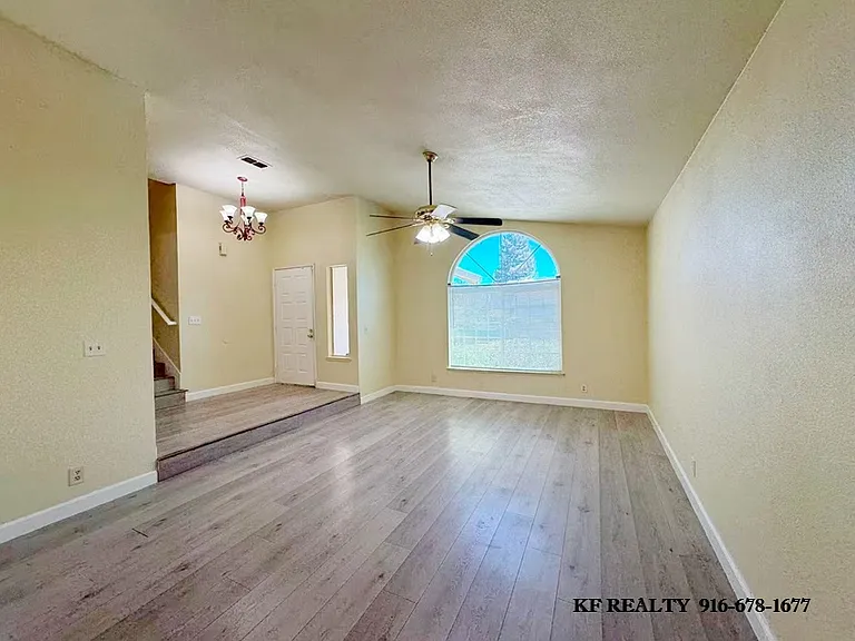 8030 Deer Water Dr — Photo 2