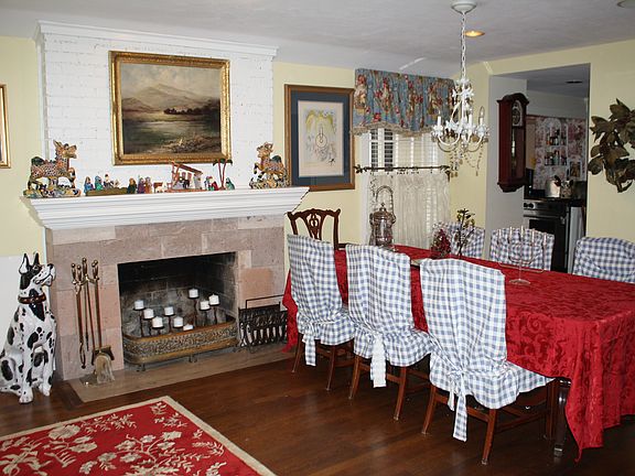 Formal Dining