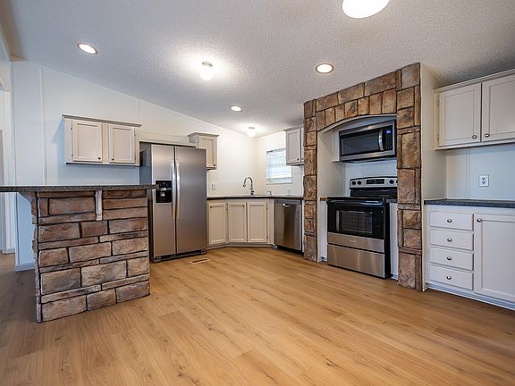 4th image of 190 Little Bee Ln