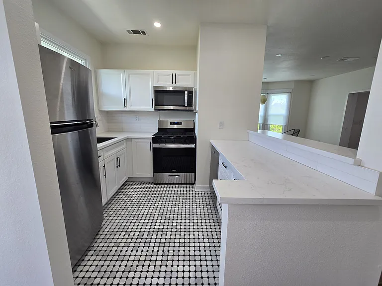 2492 B St #2B — Photo 11