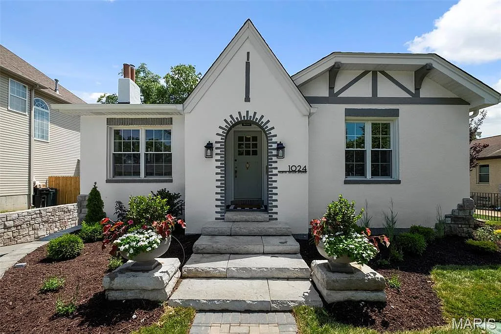 1024 N Taylor Ave photo 1