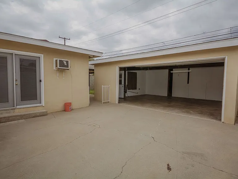 11433 Littchen St — Photo 26