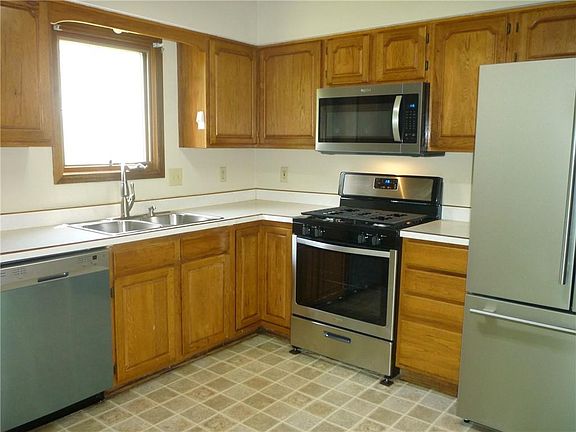 3rd image of 6862 Oak Lake Dr