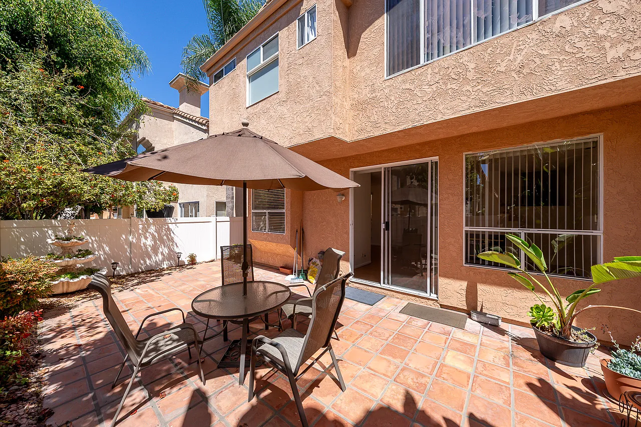 2 bed, 2.5 bath, 1228 sqft, $4,000 — Photo 2