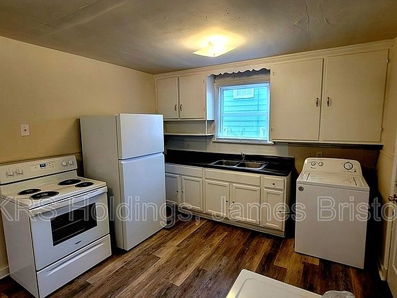 5th image of 2305 Warwick Ave