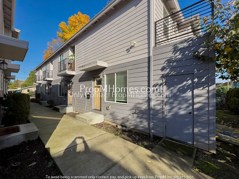 7726 SE Washington St — Photo 17
