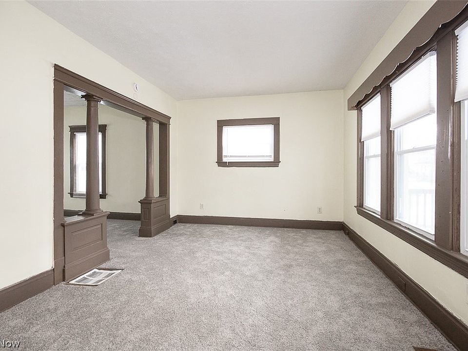 2887 E 112th St, Cleveland, OH 44104 | Zillow