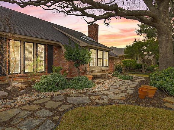 3rd image of 2812 Meadowbrook Dr