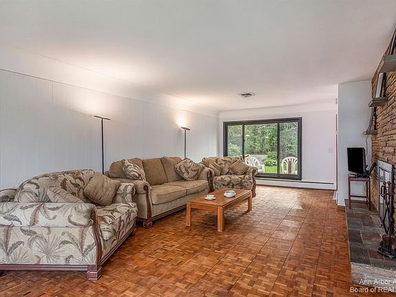 5th image of 1180 Maple Heights Dr