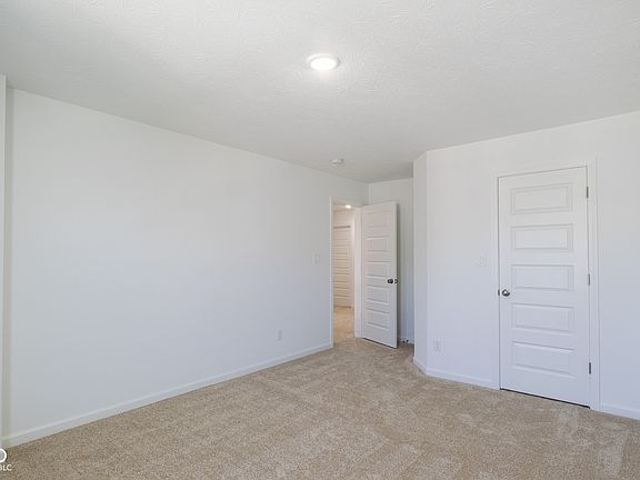 4th image of 15504 Wayne Way