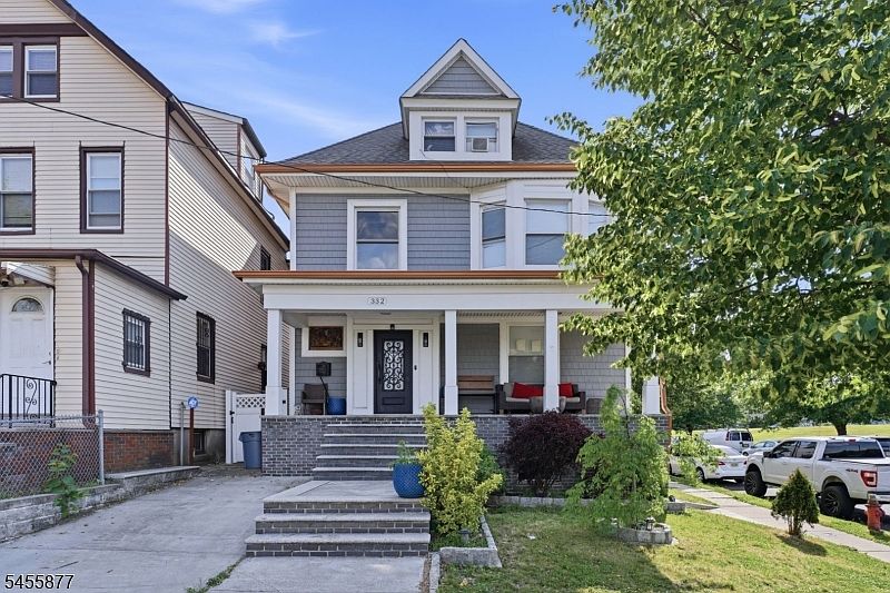 1st image of 334 1St Ave #2