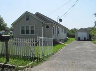 33 Overlook Dr, Mastic Beach, NY 11951
