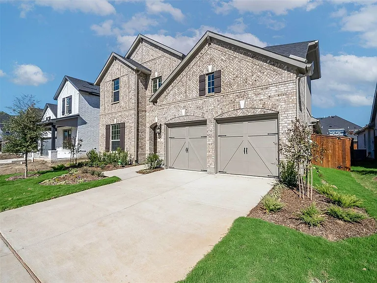 4280 Mill Pond Dr — Photo 2