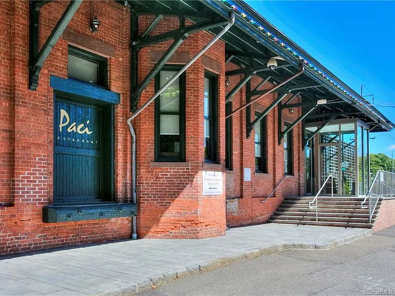 450 Center St #15 — Photo 34