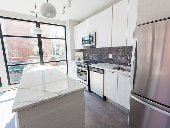 4th image of 1550 N Wieland St #4958656