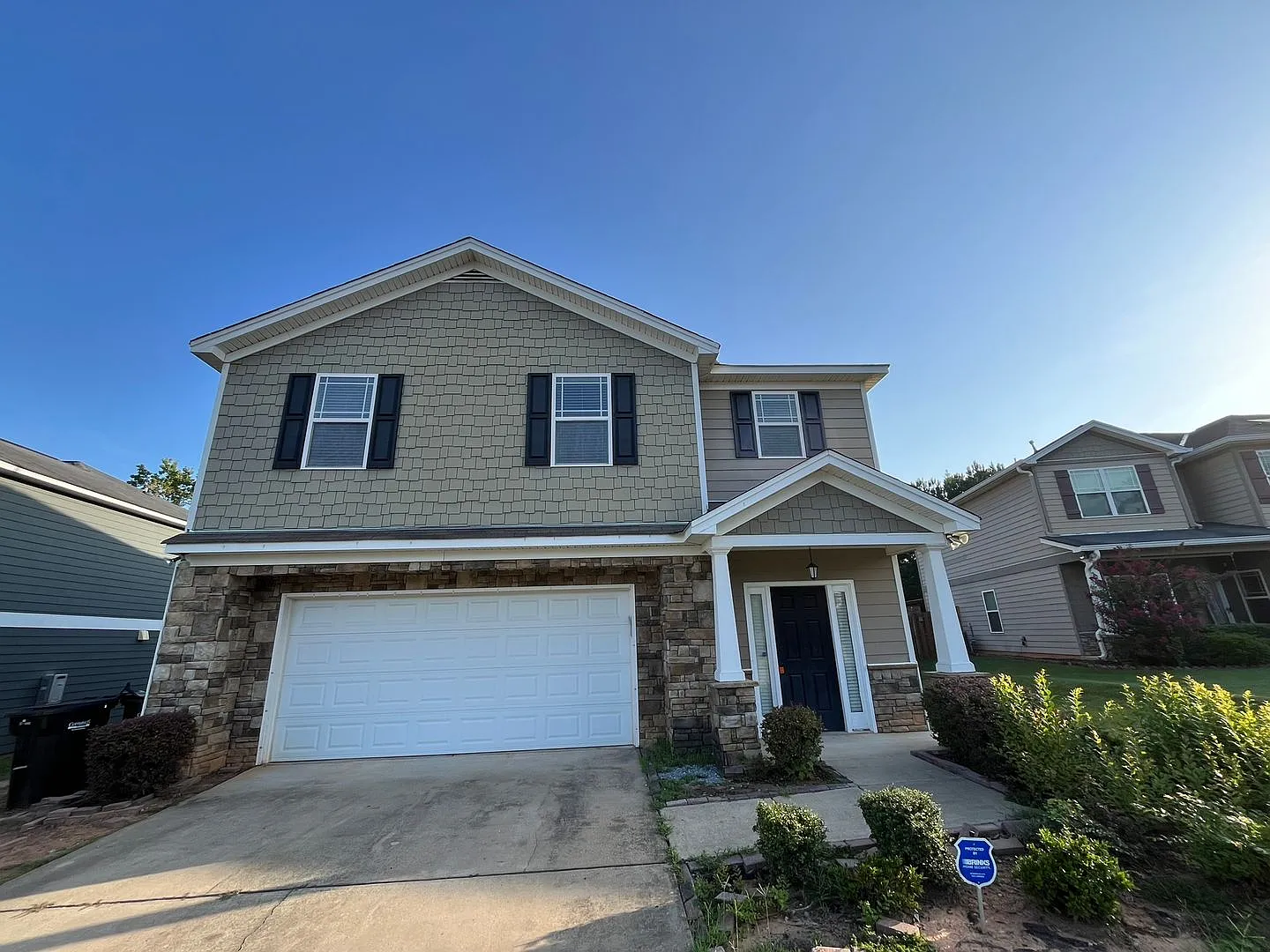 Beautiful 4 Bedroom 2.5 Bath — Photo 2