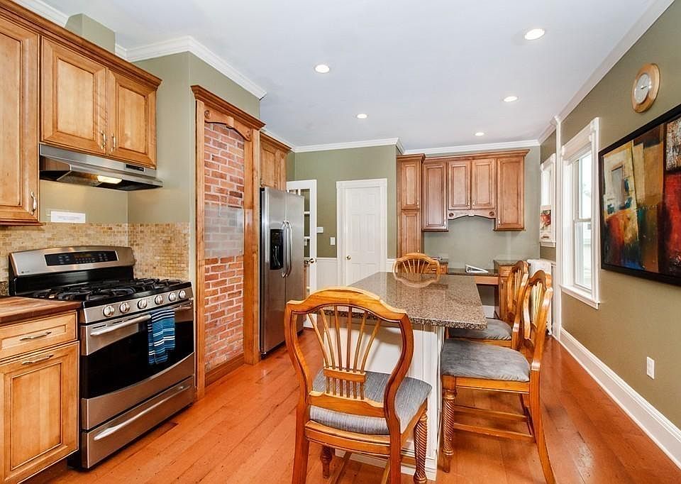 2nd image of 33 Mapleton St