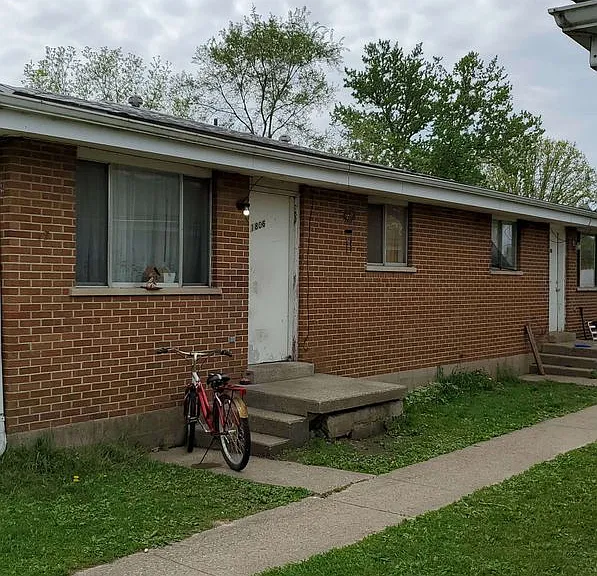 1806-1808 Montgomery Ave — Photo 1