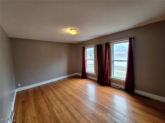 5th image of 114 W Glendale Ave