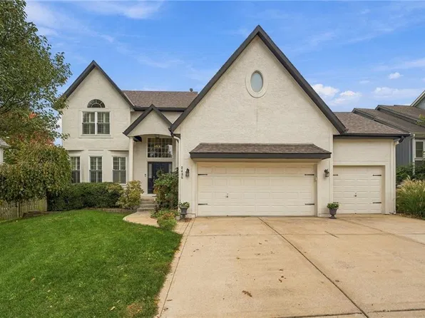 2435 SW 11th Ter, Lees Summit, MO 64081