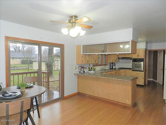 4th image of 3216 Lincoln Ave