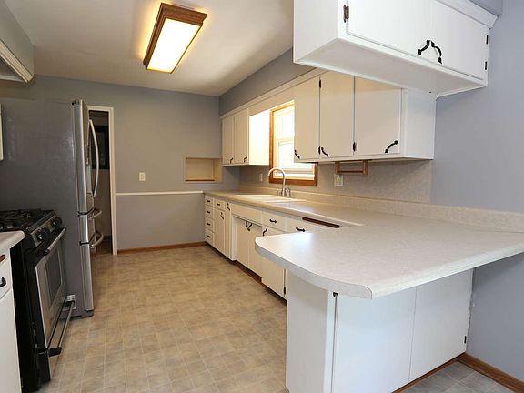 5th image of 13848 Crosstown Dr NW