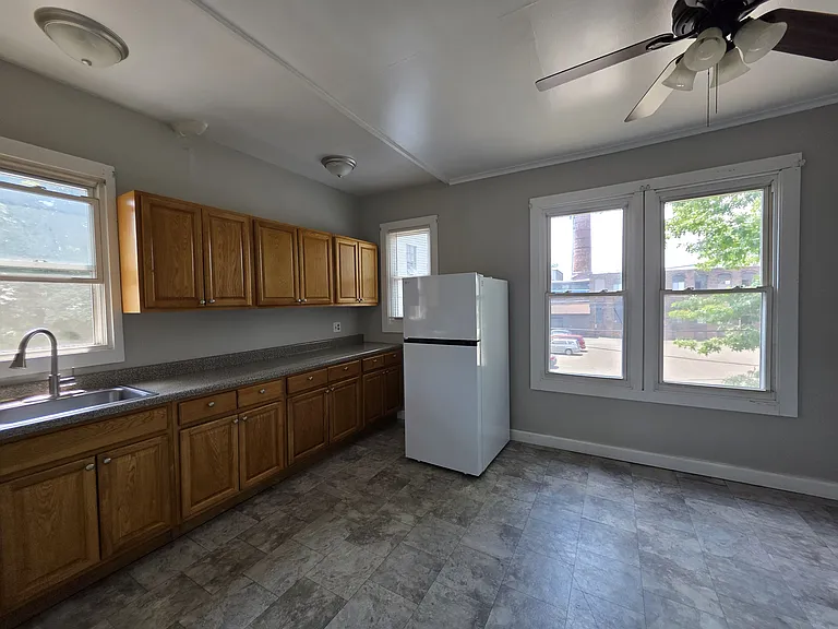 30 Fox St #B — Photo 3