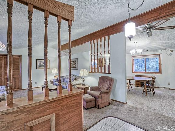 4th image of 301 Reagan Ave